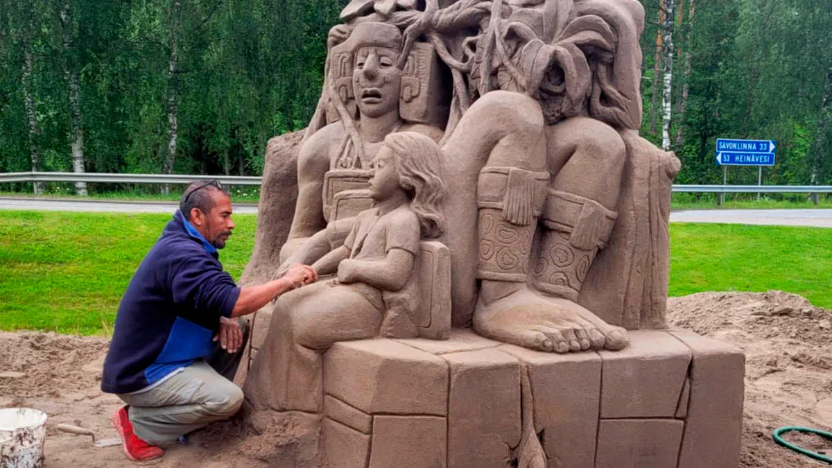 Escultor de Coyuca de Benítez, Guerrero, gana campeonato de arte en arena de Finlandia