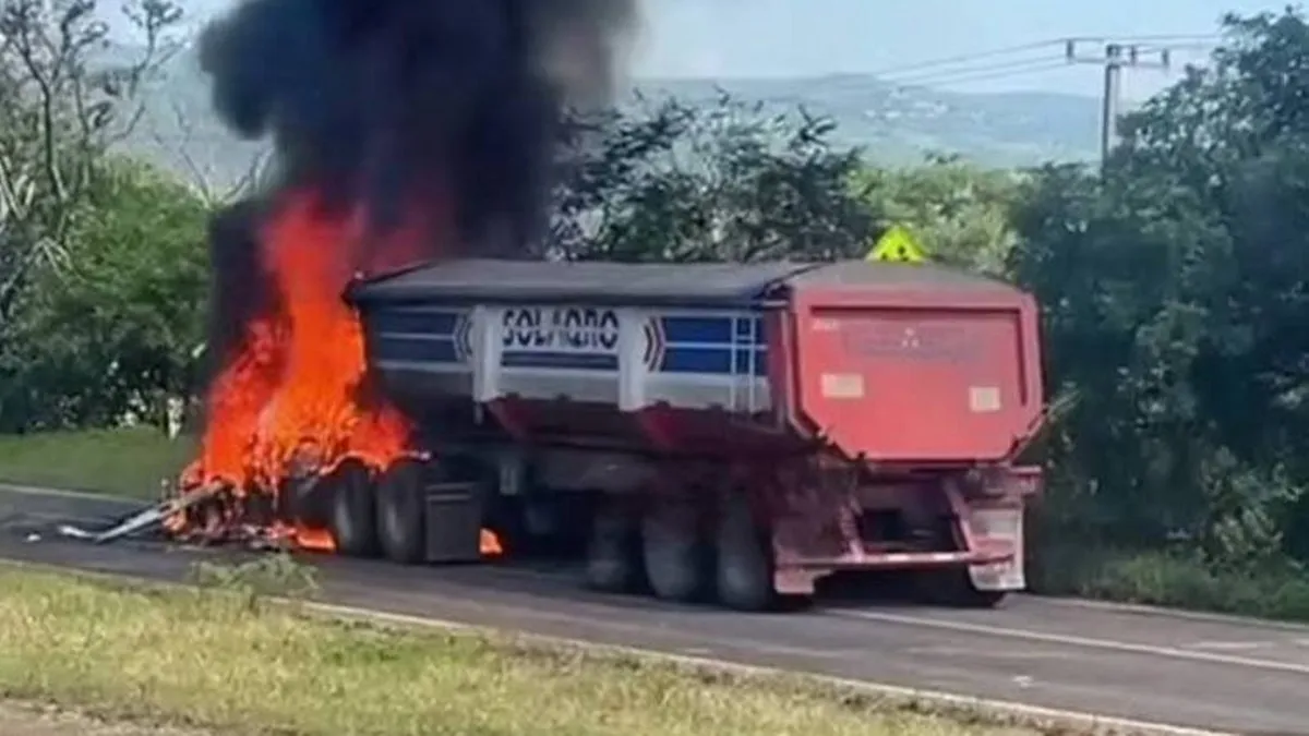Ataque a minera en Guerrero: queman cinco tráileres de Industrias Peñoles
