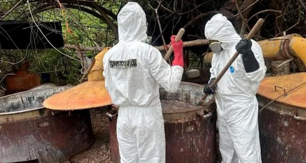 Decomisan casi 5 mil kilos de metanfetamina y destruyen 2 narcolaboratorios en Culiacán