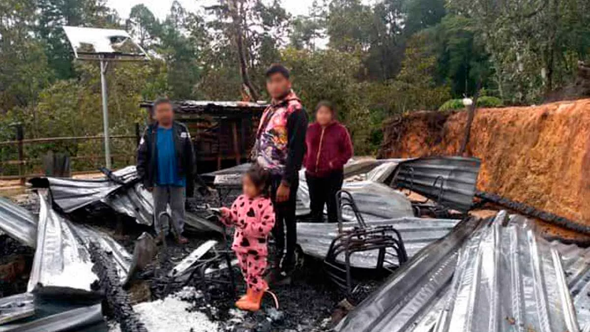 Rayo provoca incendio en dos viviendas de Malinaltepec, Guerrero