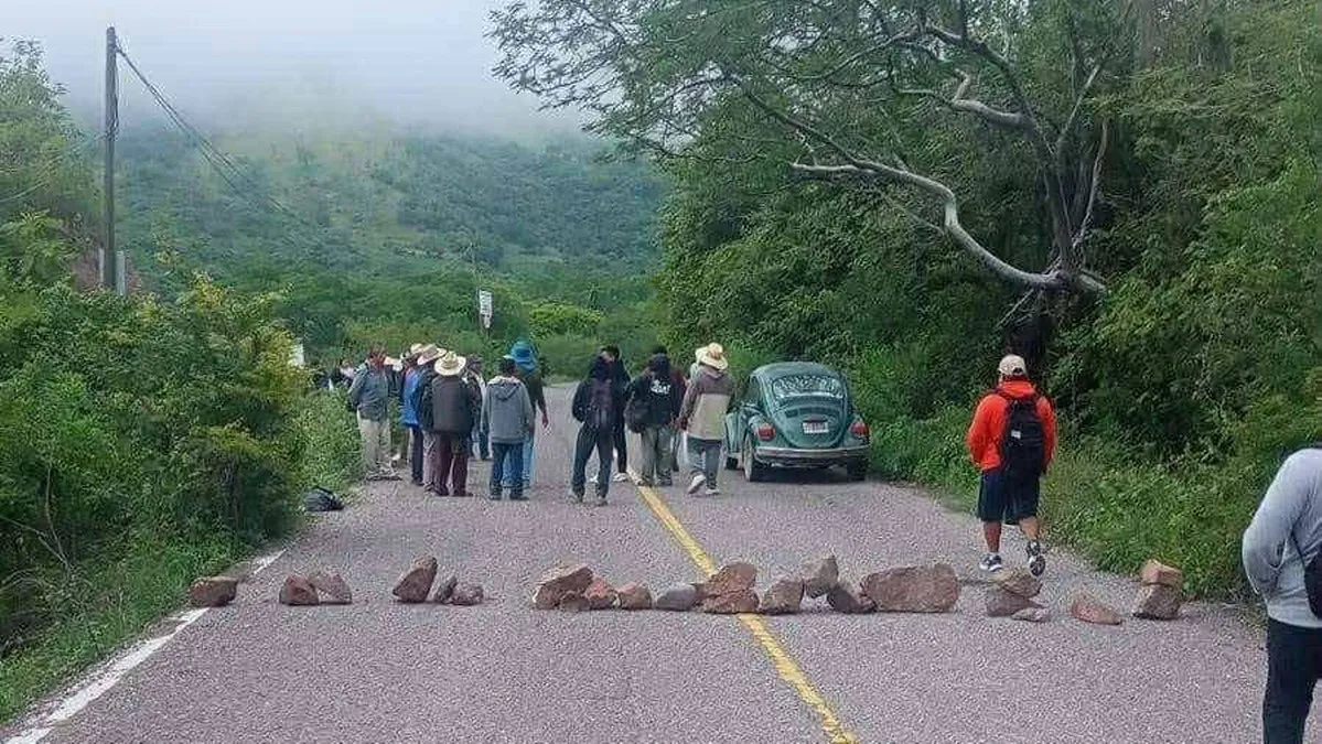 Bloqueo en la Tlapa–Chilapa cumple casi 36 horas; no hay solución del Ayuntamiento
