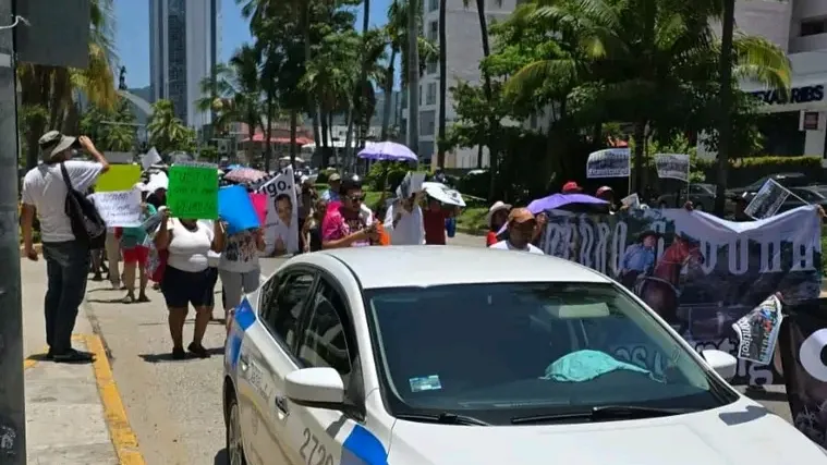 Marchan en Acapulco para exigir liberación de Pedro Segura, detenido por caso Ayotzinapa