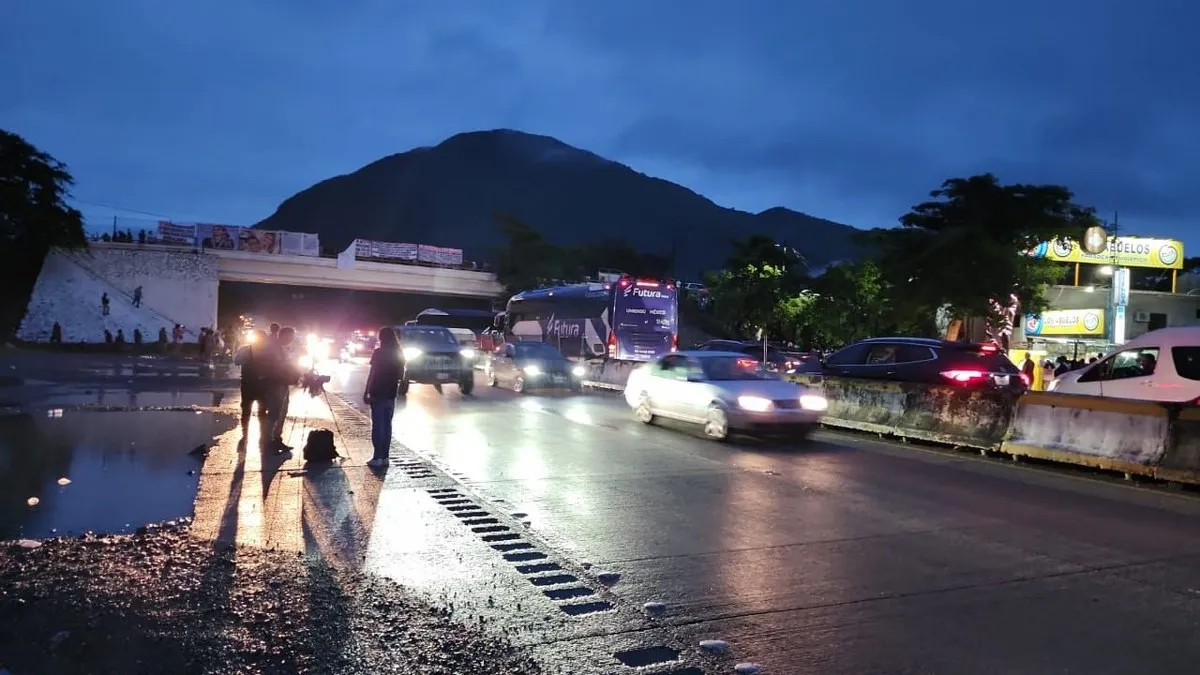 Liberan Autopista del Sol de Guerrero tras diez horas de bloqueo