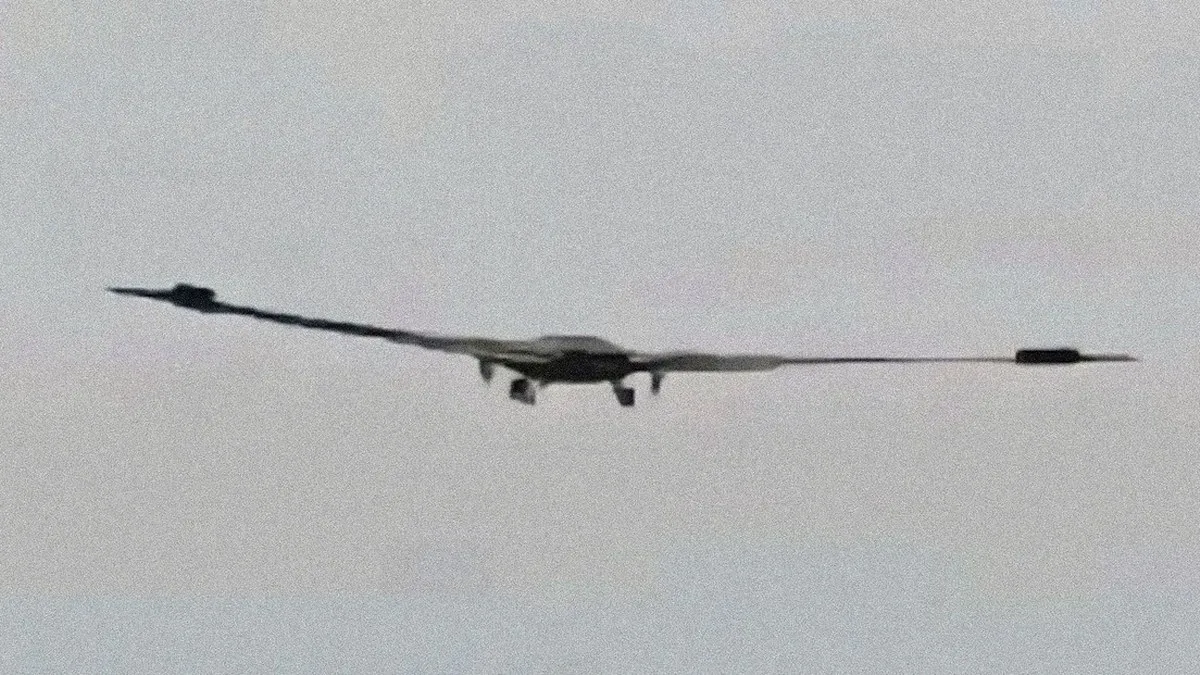 China sorprende con un nuevo avión furtivo de ala de gran tamaño; se ignora su próposito