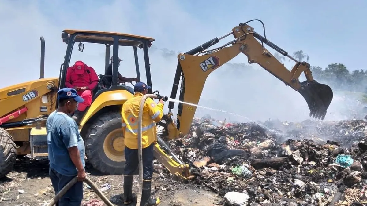 Incendio en basurero de Marquelia cumple más de 48 horas