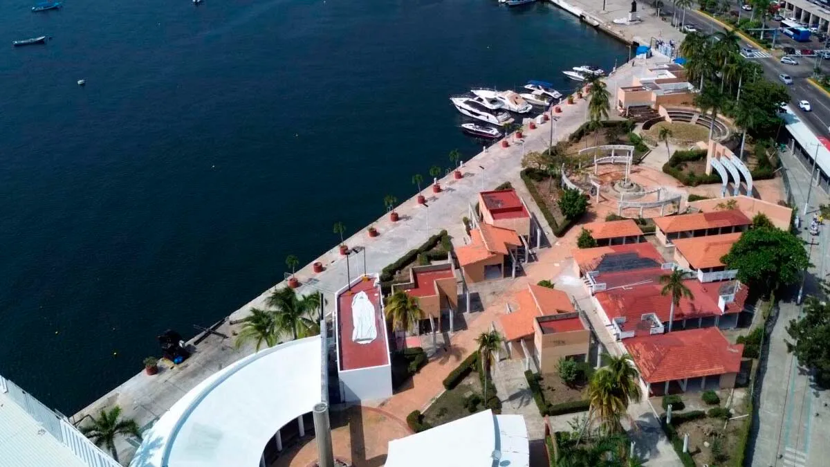 Ni media cancha de basquetbol dejarán a la cultura en Jardín del Puerto de Acapulco