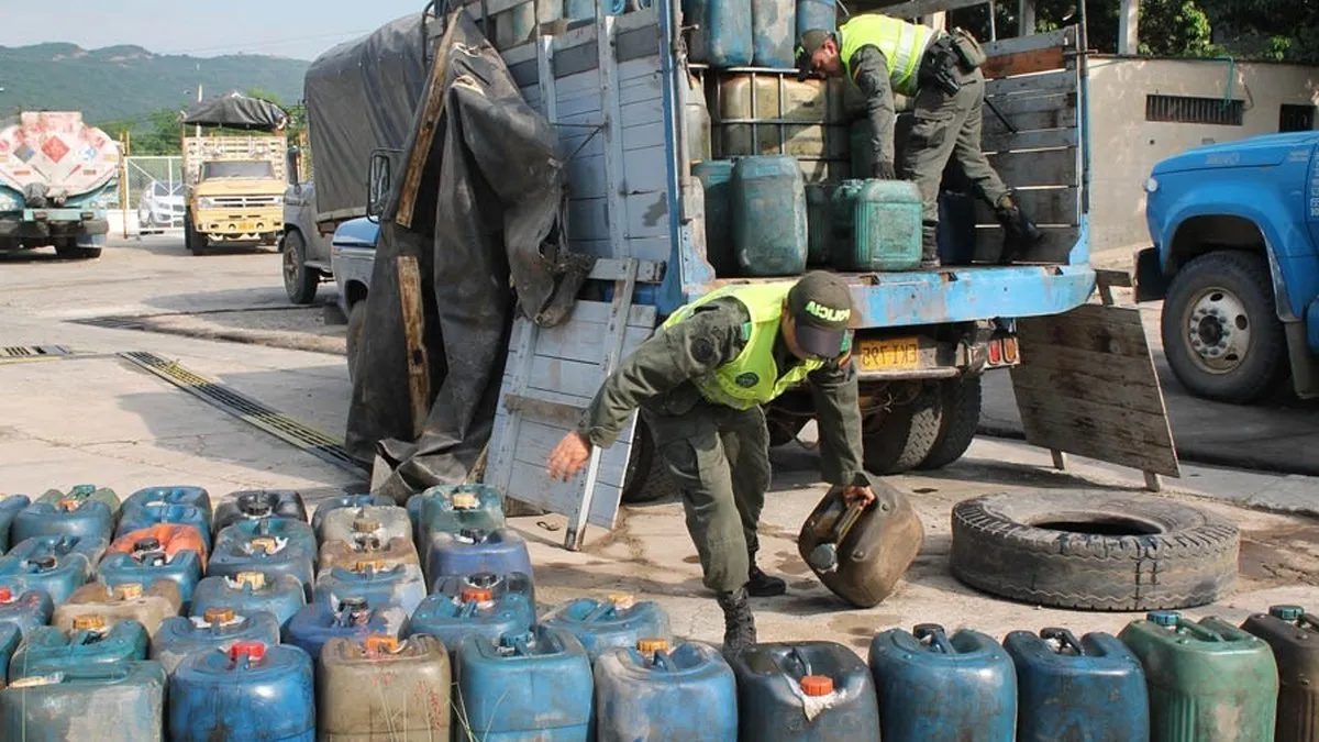 Vinculan a proceso a marinos y civiles por contrabando millonario de combustible