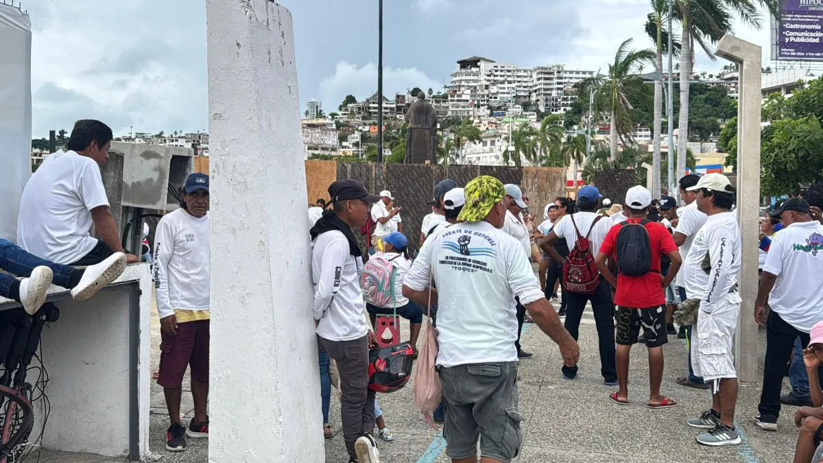 Marina advierte desalojo contra manifestantes en el Jardín del Puerto de Acapulco