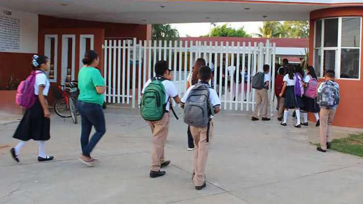 Hoy regresan a clases 23.4 millones de estudiantes de educación básica en todo el país