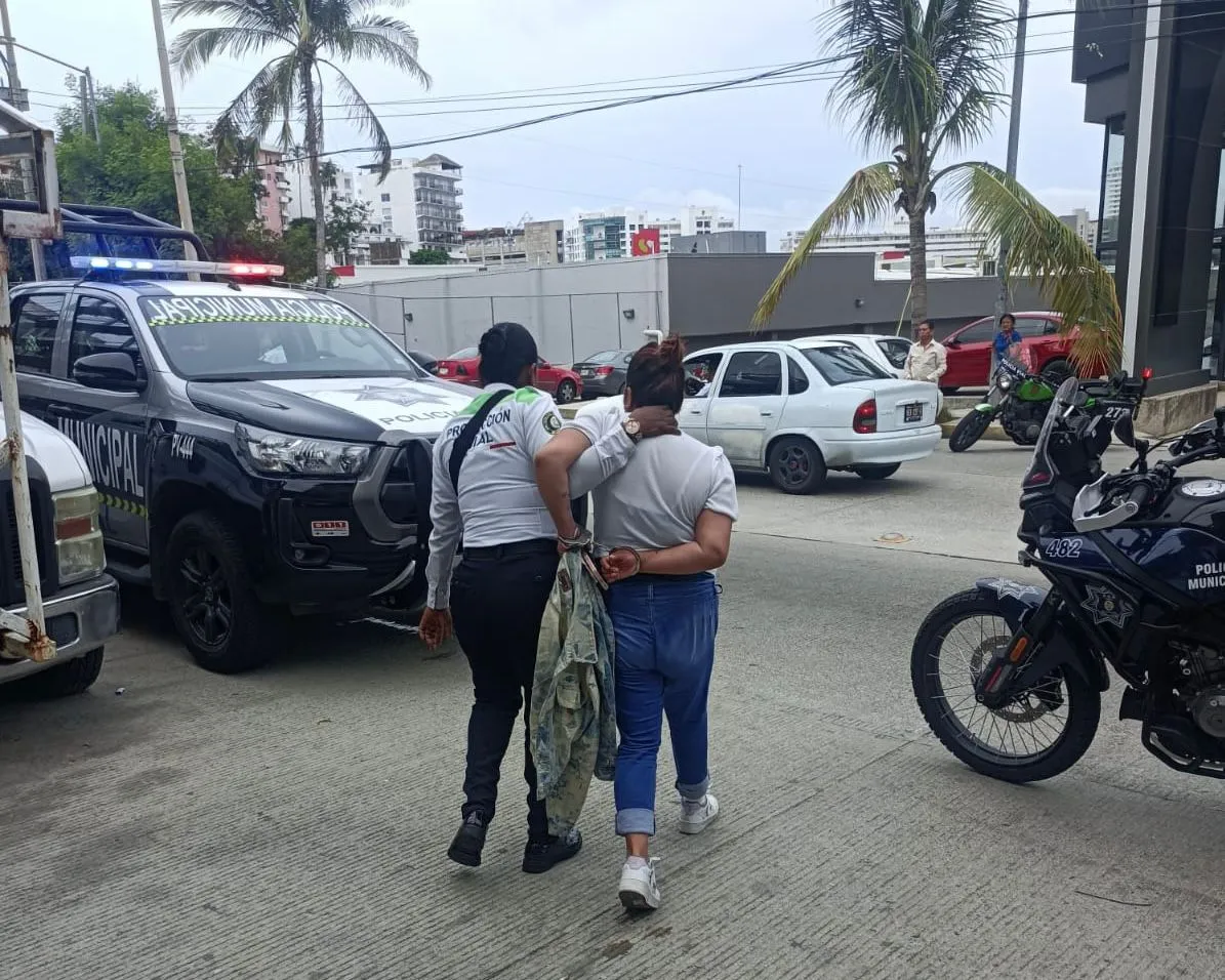 Tras balacera caen ladrones que irrumpieron en la agencia Volkswagen de Farallón en Acapulco