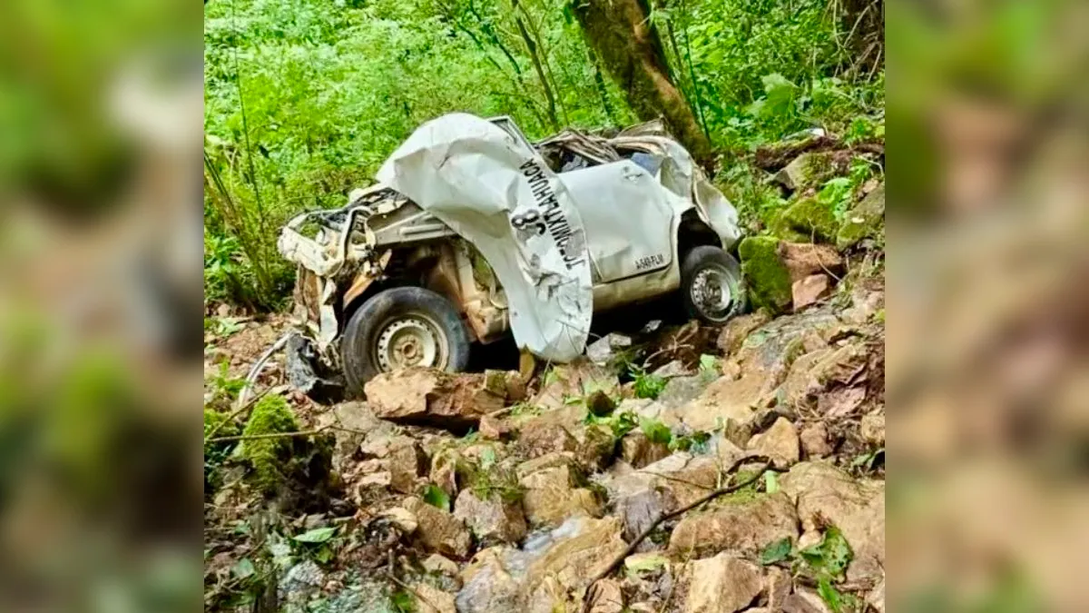 Hallan sin vida a taxista desaparecido; sufrió accidente en barranco de Guerrero