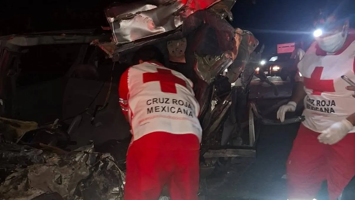 Cinco muertos y 20 heridos deja choque en carretera Acapulco-Zihuatanejo