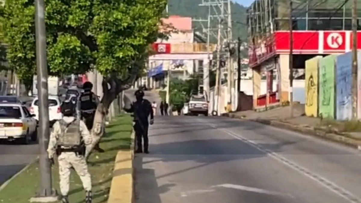 Asesinan a balazos a un taxista en plena avenida Cuauhtémoc de Acapulco