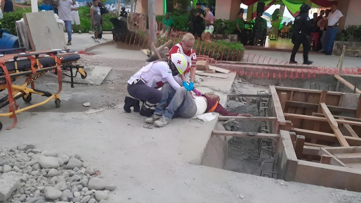 Balean a un trabajador en plena Costera de Acapulco