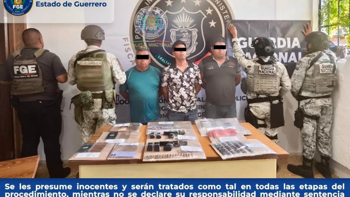 Detienen a tres hombres en Ayutla con drogas, armas y dinero