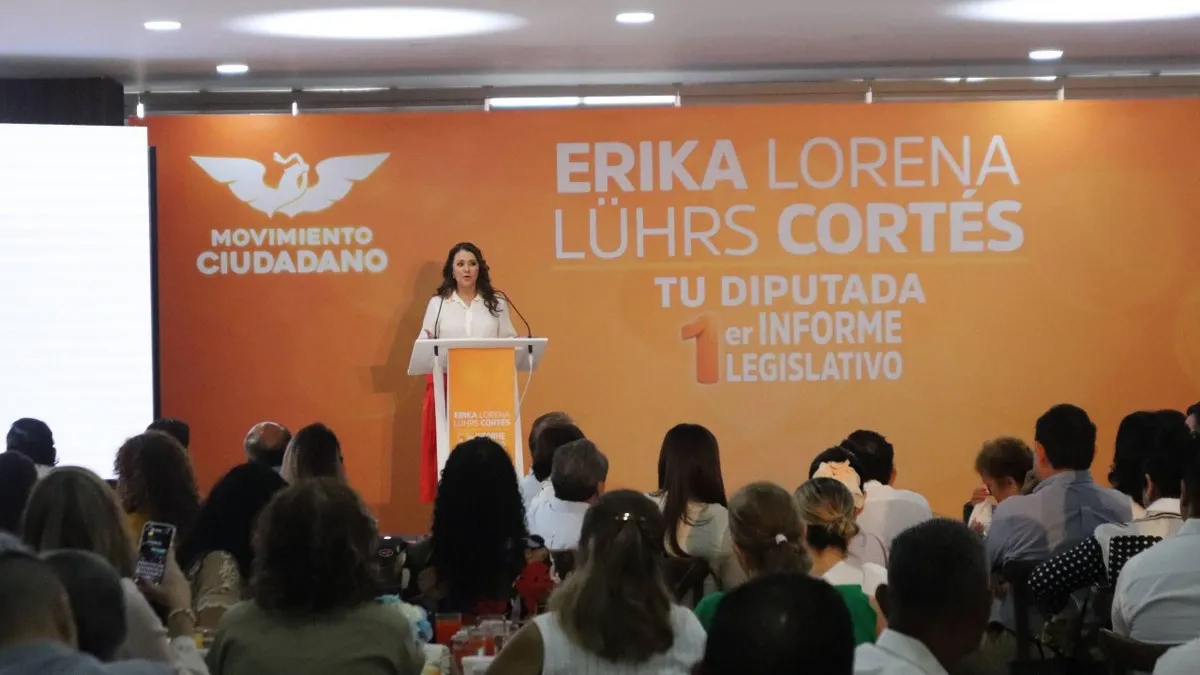 Erika Lührs rinde primer informe legislativo en evento ciudadano y plural