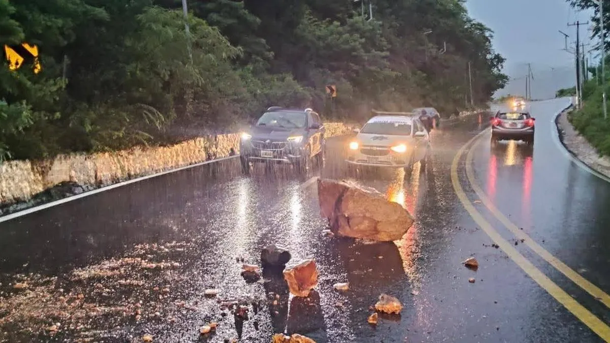 Lluvias en Acapulco dejan casas inundadas, deslaves y lanchas hundidas