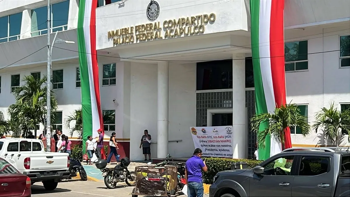 Prestadores turísticos de Acapulco toman Palacio Federal en protesta por el Marinabús