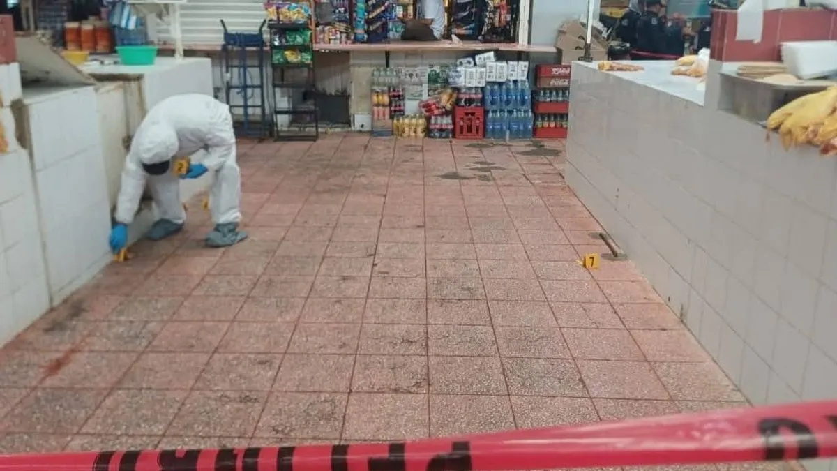 Asesinan a balazos a comerciante en pollería del mercado de Chilpancingo