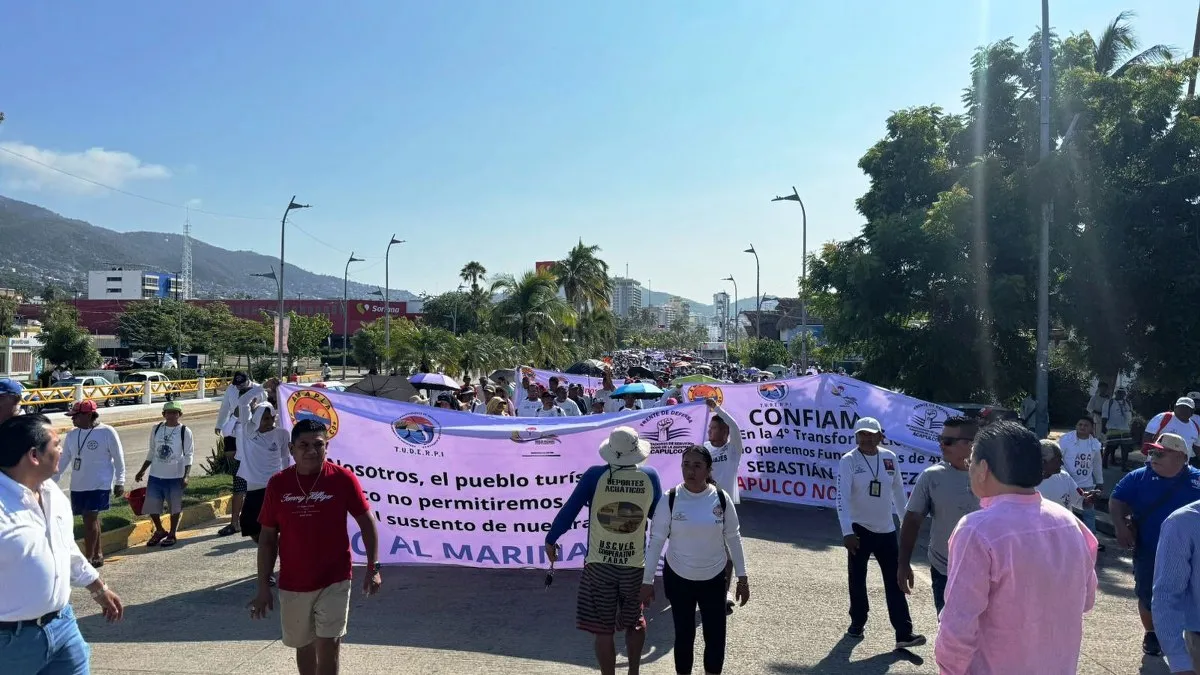 Protestan contra el proyecto "Marinabús" en Acapulco y exigen la renuncia de Sebastián Ramírez