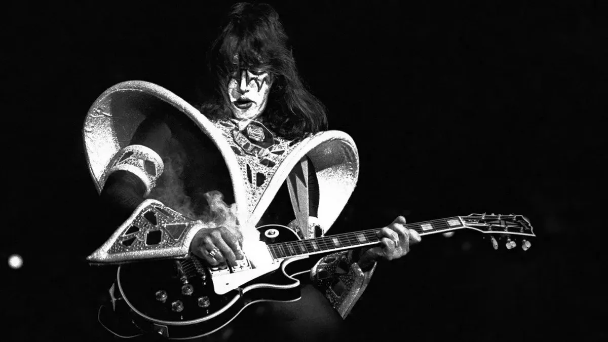 Ace Frehley, miembro fundador y guitarrista original de Kiss, muere a los 74 Años
