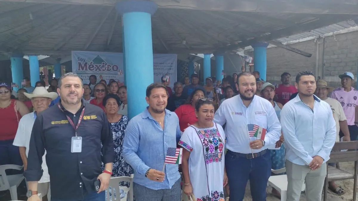 Entrega Gobierno de Acapulco certificados de doble nacionalidad en El Arenal