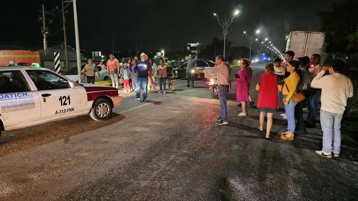 Bloqueo en Chilpancingo: protestan contra CFE por corte de luz que lleva horas