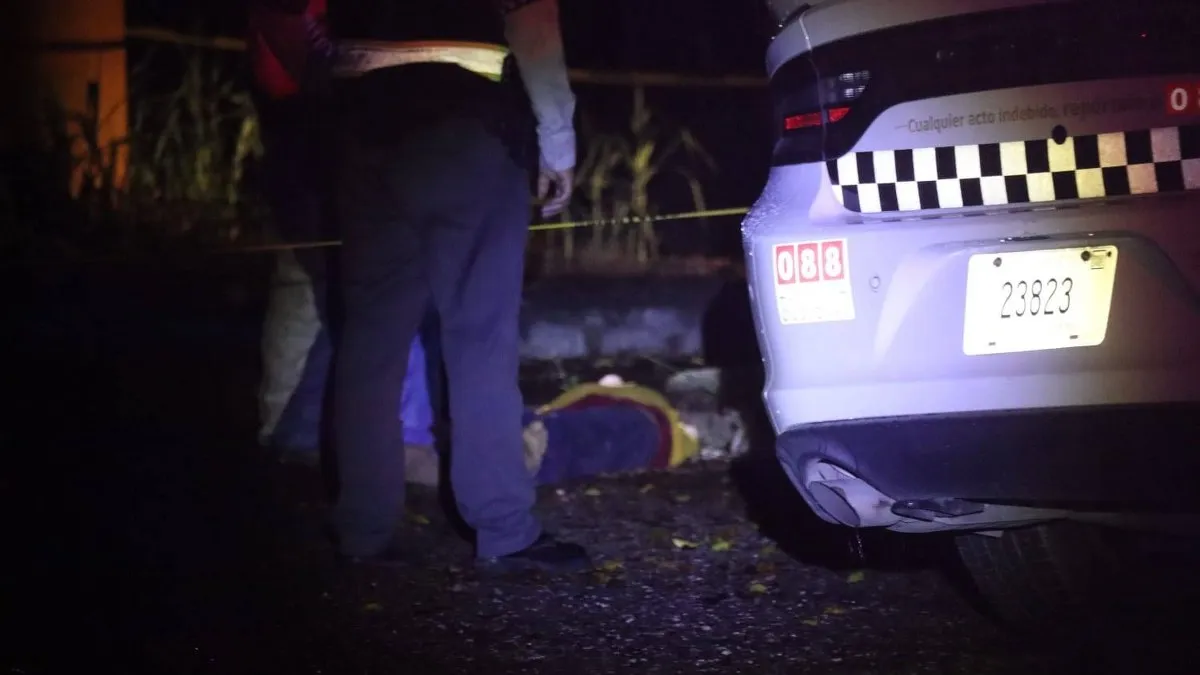 Localizan cuerpo con huellas de violencia en Carrizal de la Vía, Guerrero