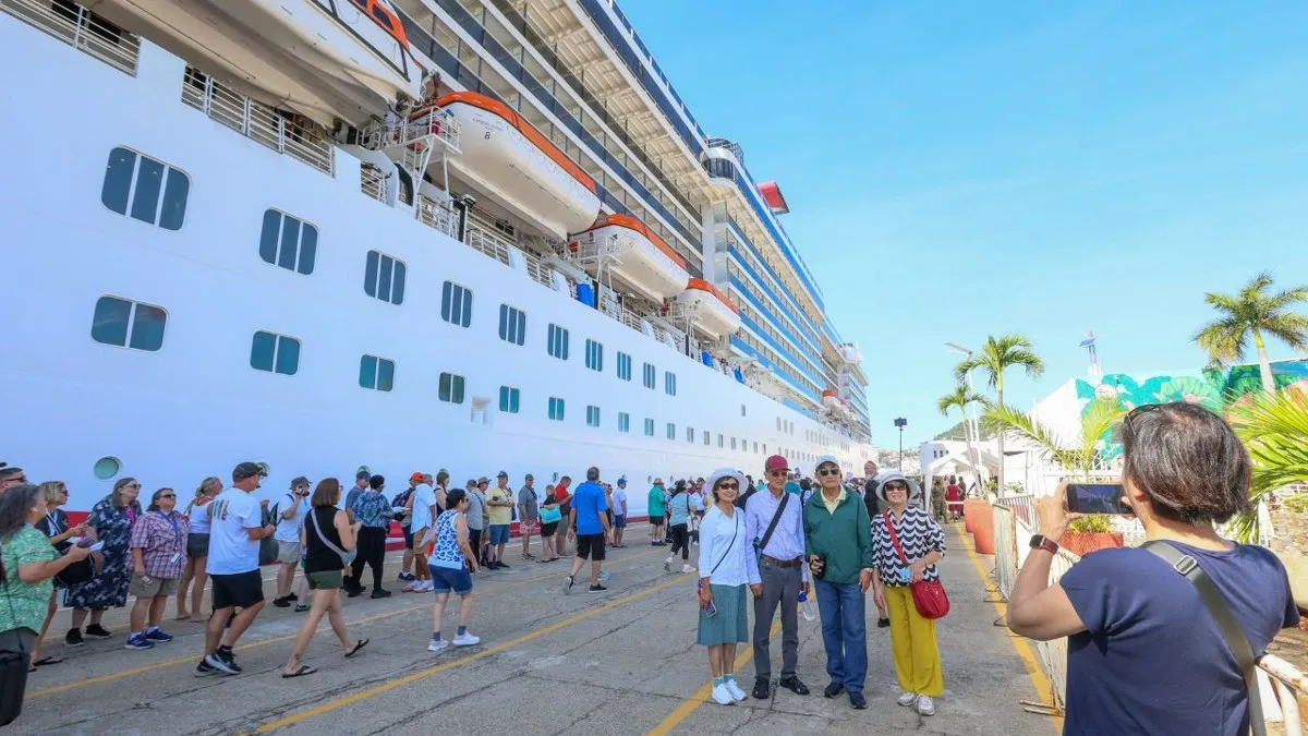Después de 15 años, regresa el crucero Carnival a Acapulco con más de 2 mil pasajeros