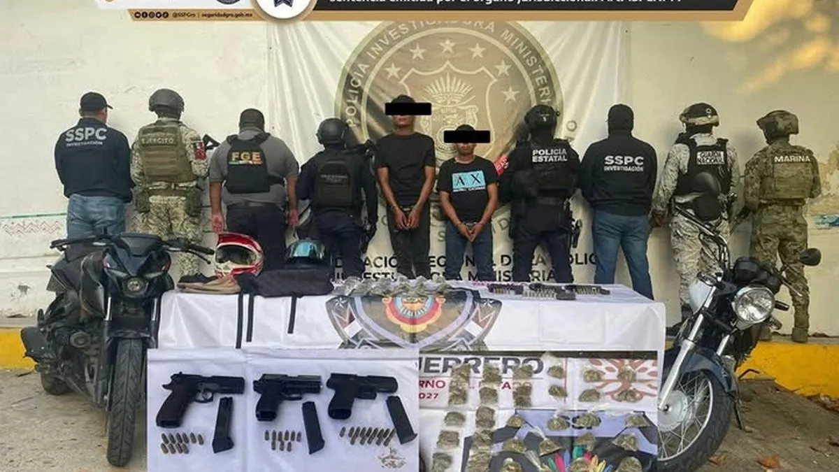 Detienen en Acapulco a dos hombres con armas y presunta droga