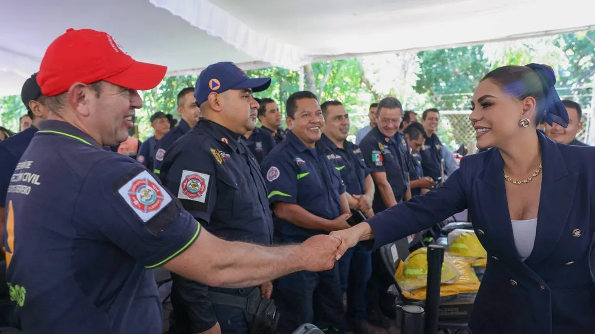 Evelyn Salgado a Protección Civil con nueva dotación de equipo