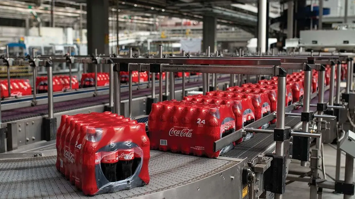 Coca-Cola de México se 'endulza' con el gobierno: bajará 30% de calorías y precios