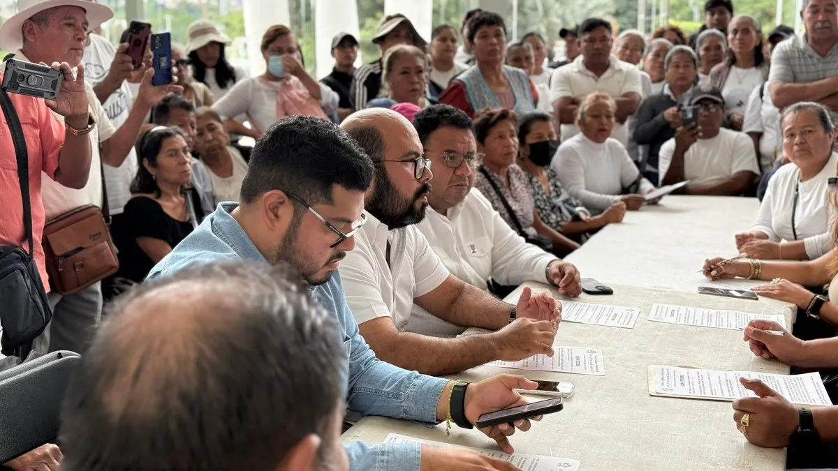 Gobierno de Guerrero mantiene diálogo con egresados de Ayotzinapa