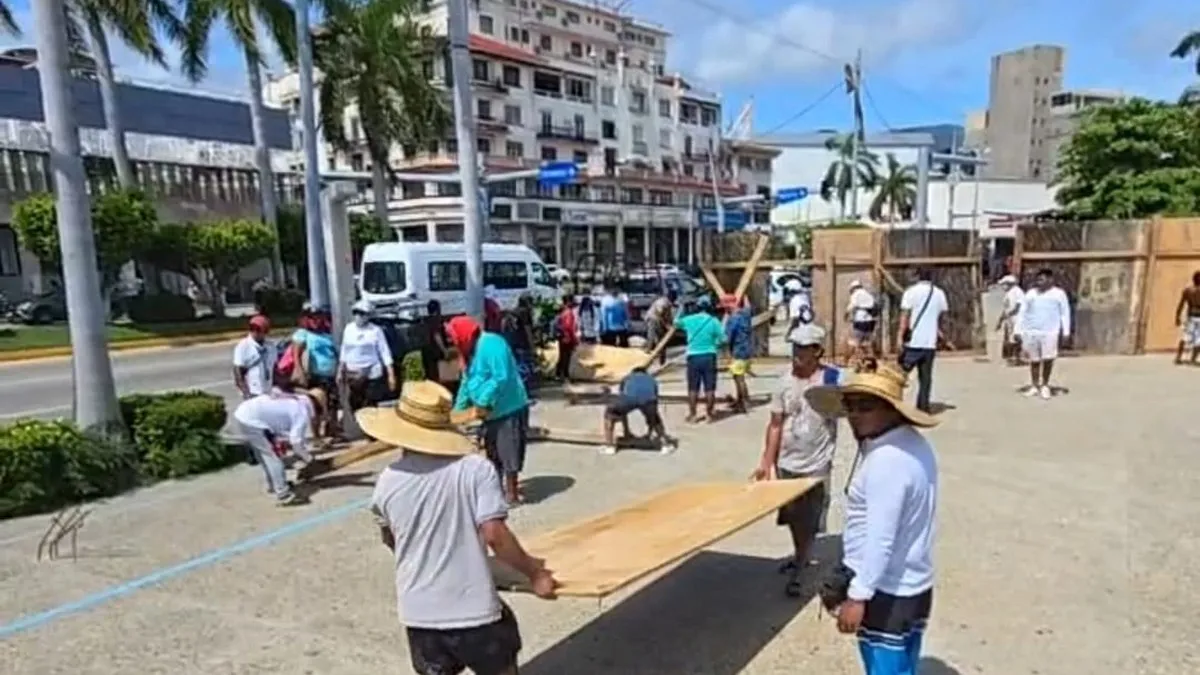 Prestadores turísticos retiran cercado de Fonatur en el Malecón