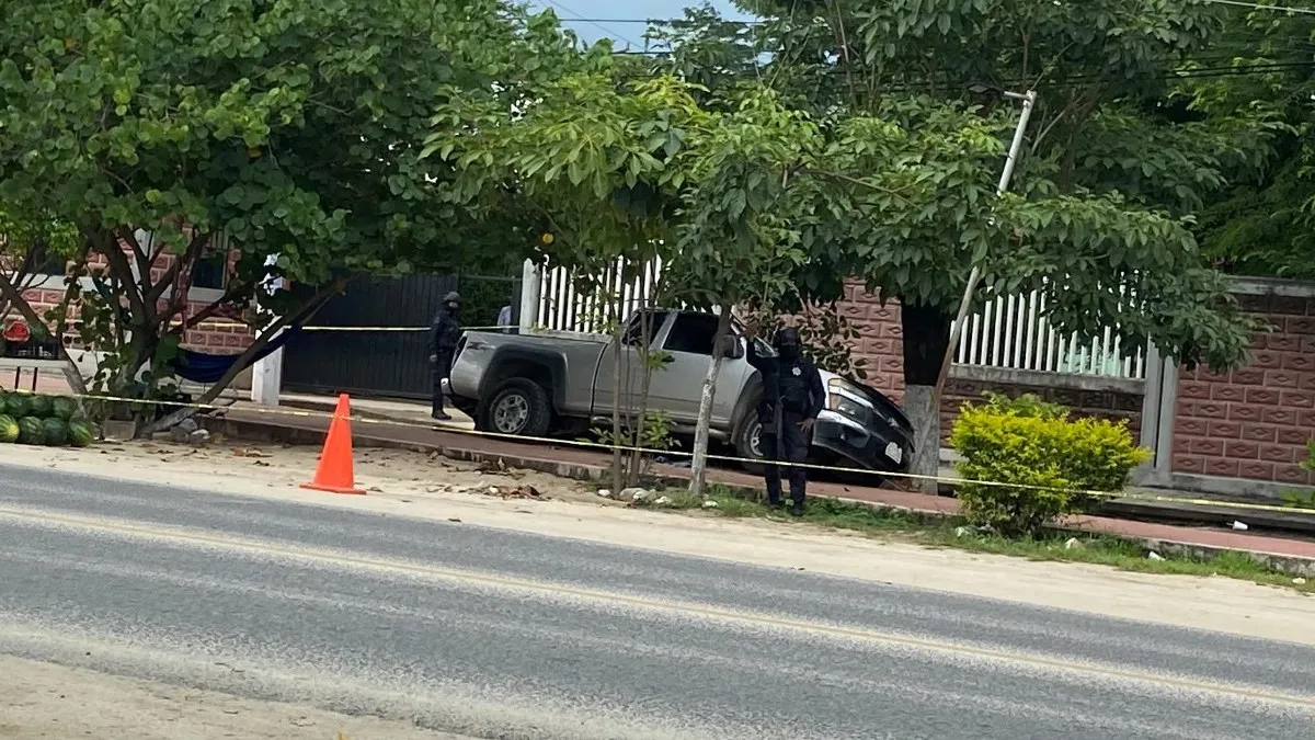 Ataque armado frente a secundaria en Petatlán deja tres heridos