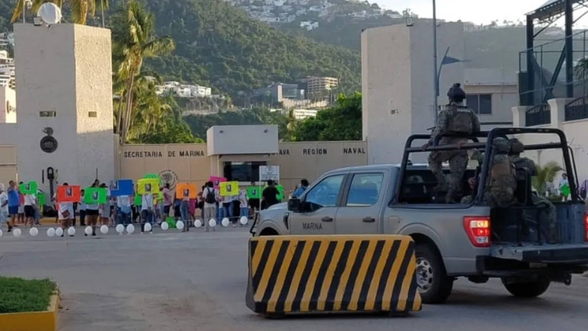 Protestan ante la Marina por desaparición de adolescente en Acapulco