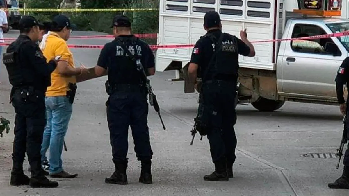 Ejecutan a un hombre dentro de su camioneta en Tlapa, frente a su esposa