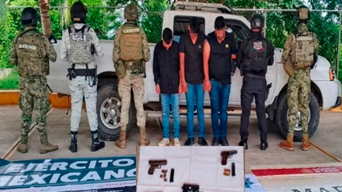 Caen tres en Zihuatanejo con armas y vehículo vinculados a delitos
