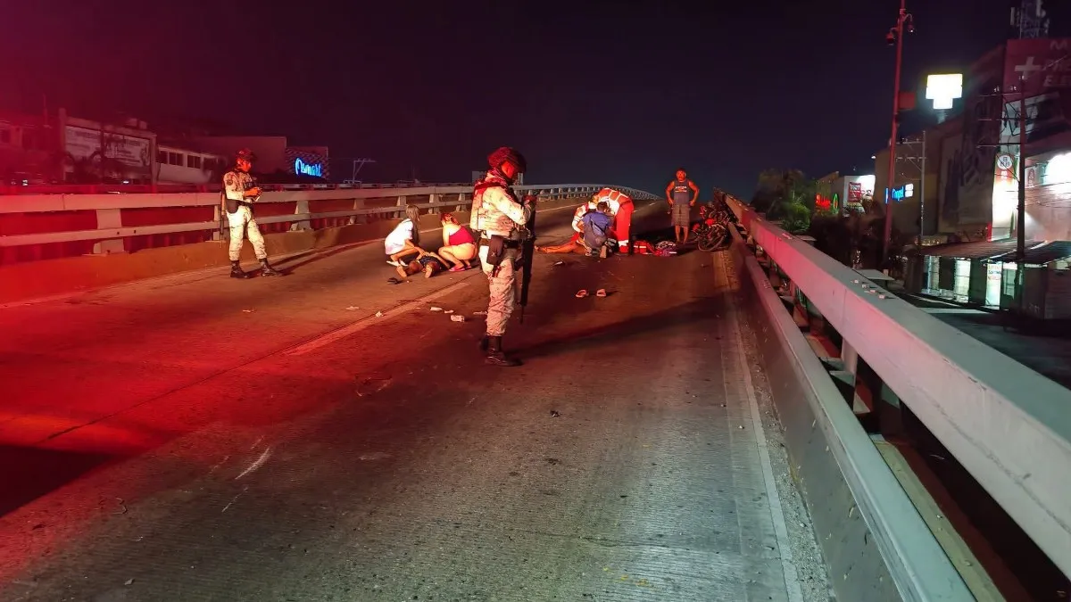 Deja tres lesionados accidente en moto sobre Las Cruces de Acapulco