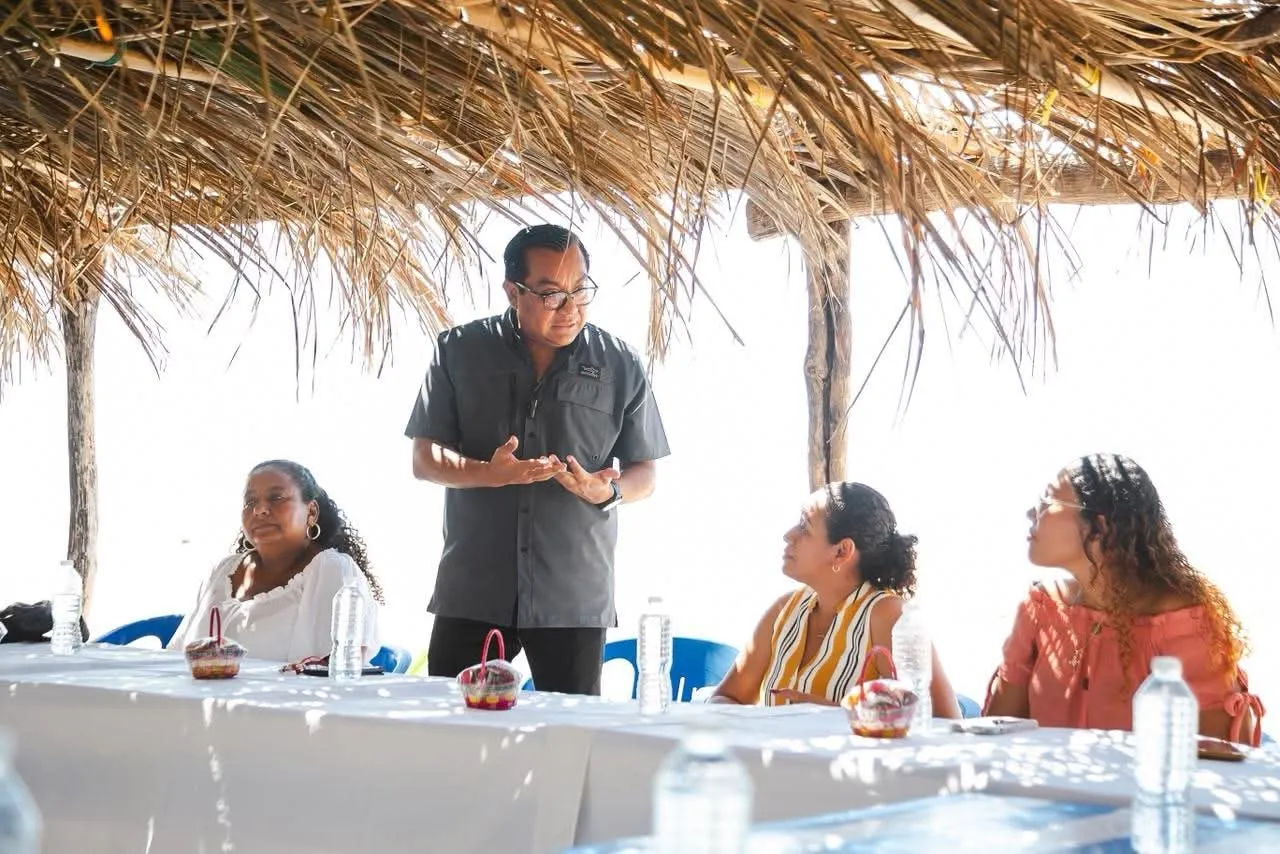 Ayuntamiento de San Nicolás y Turismo estatal revisan rehabilitación en Punta Maldonado