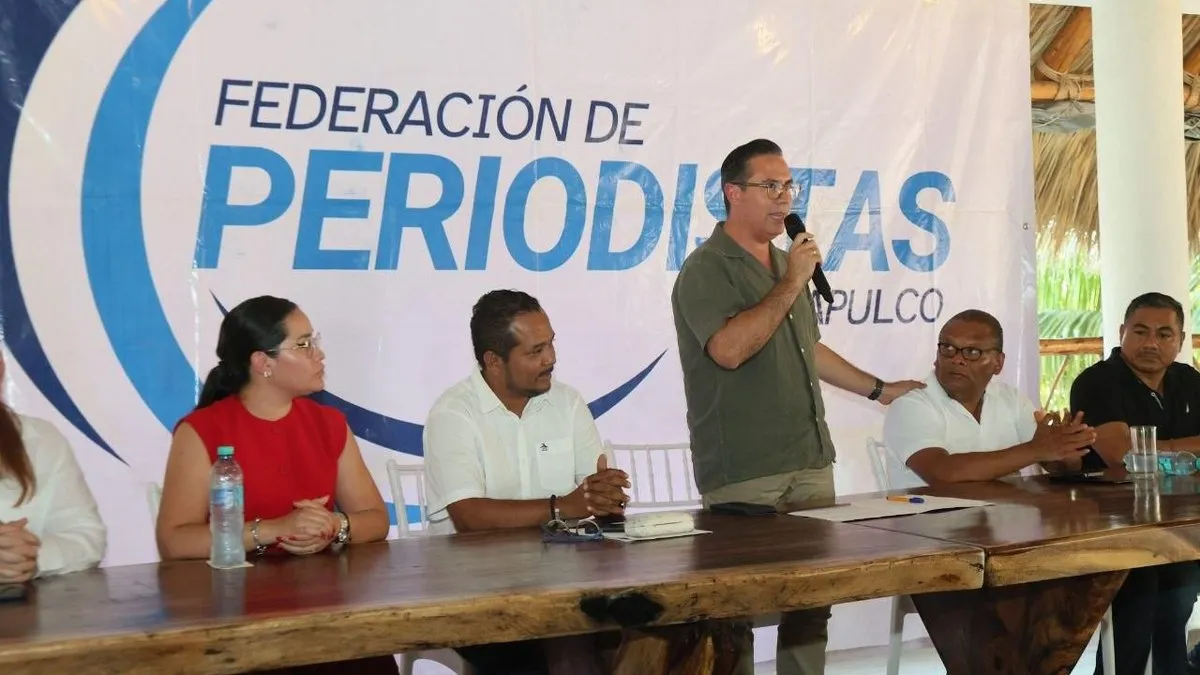 René Posselt toma protesta al nuevo comité de periodistas en Acapulco