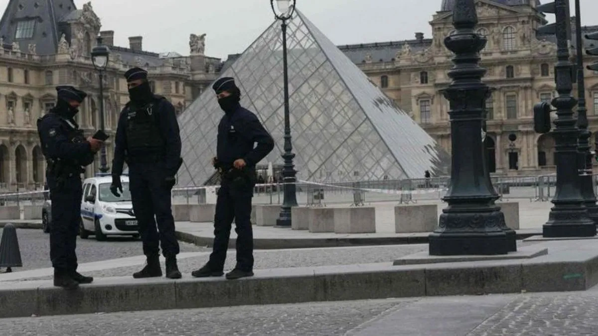 Detienen a cuatro personas más vinculadas al robo millonario en el Louvre