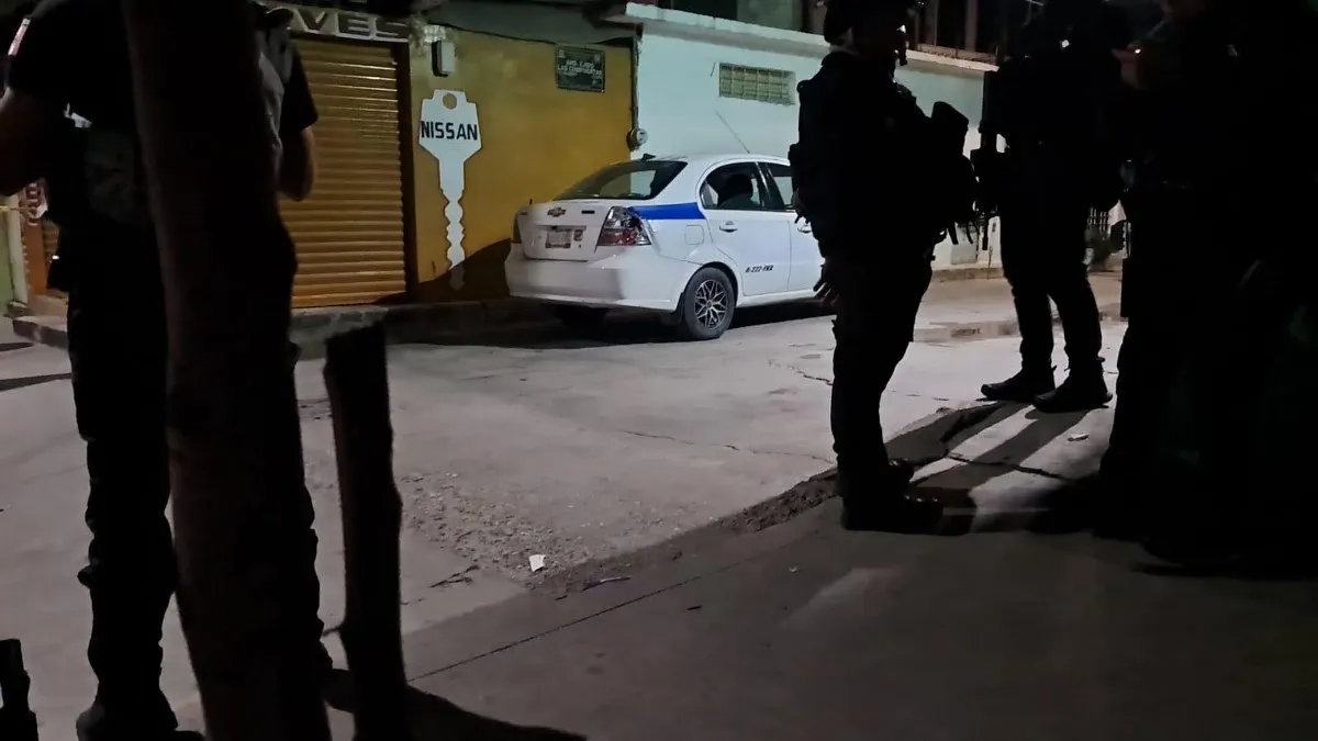 Localizan a un hombre sin vida en la cajuela de un taxi en Renacimiento de Acapulco