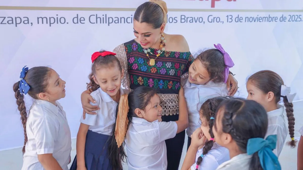 Evelyn Salgado impulsa infraestructura vial y social con más de 117 mdp en el Valle del Ocotito