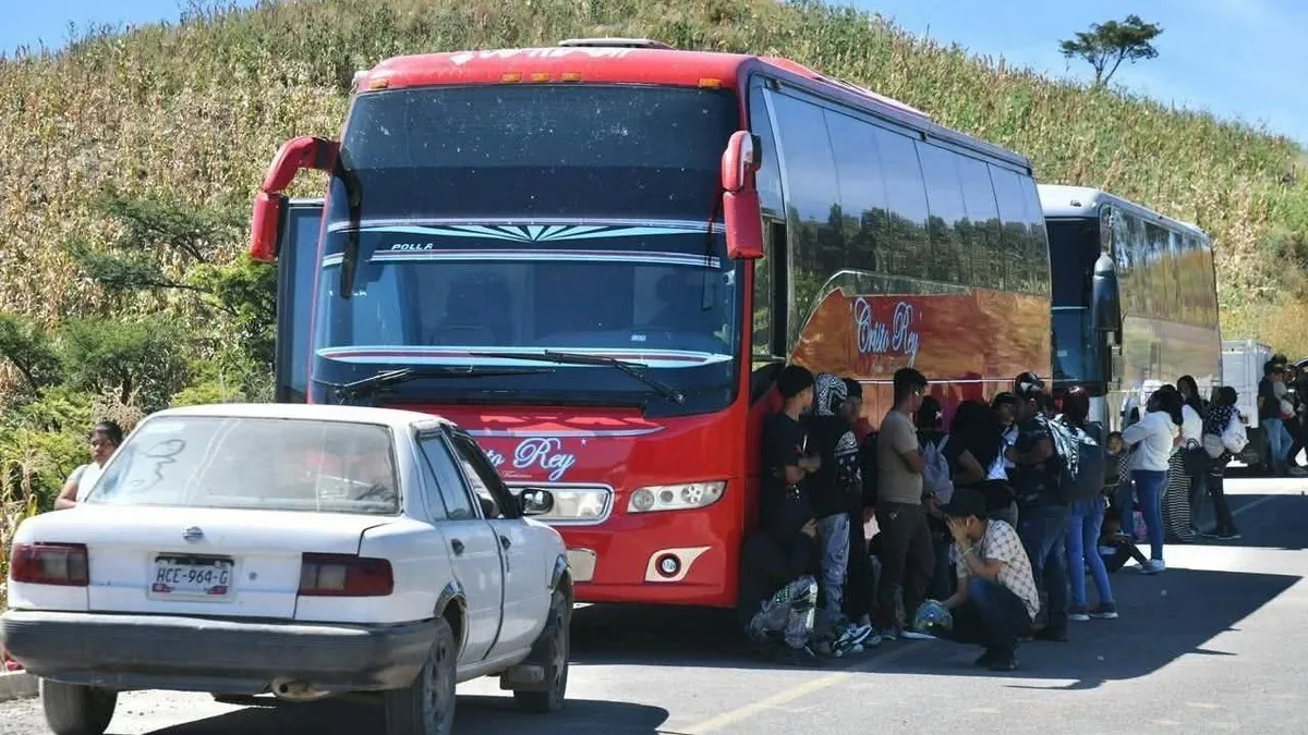 Armados asaltan autobús con jornaleros de la Montaña de Guerrero que se dirigían a Chihuahua