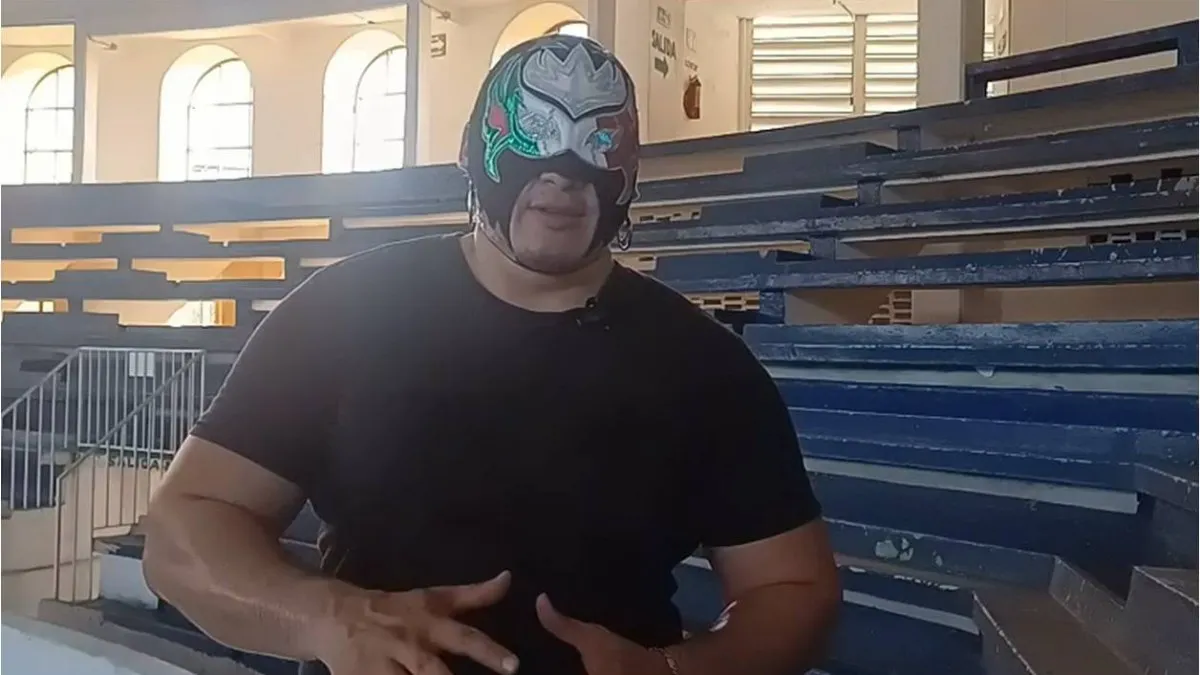 Arena Coliseo Acapulco: donde los sueños se forjan entre gradas azul rey y el rugido del público