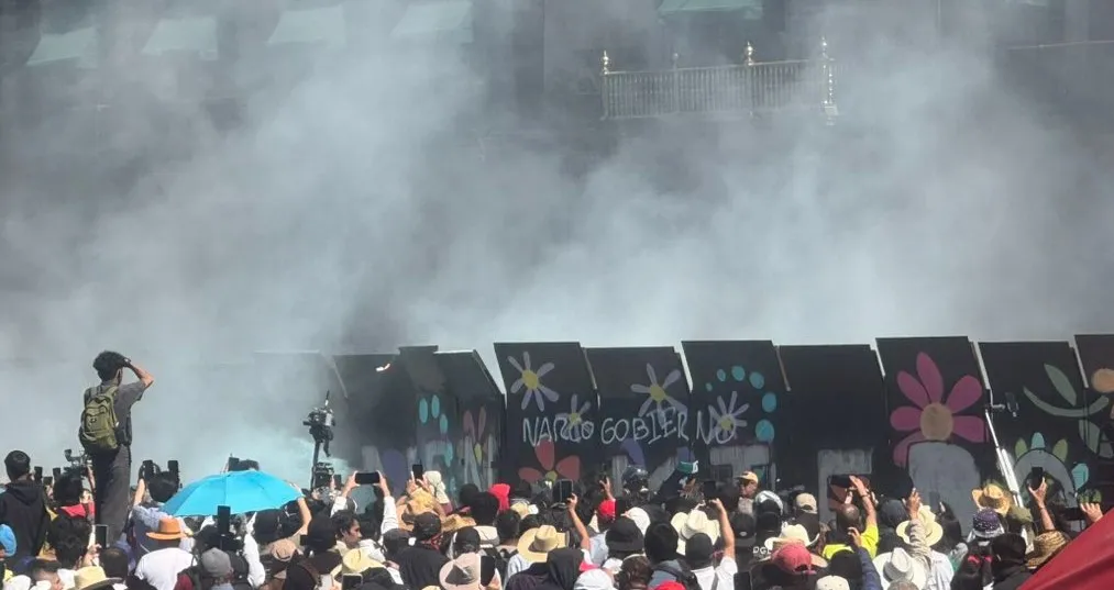 Choques y despliegue policial marcan llegada de la Generación Z al Zócalo capitalino