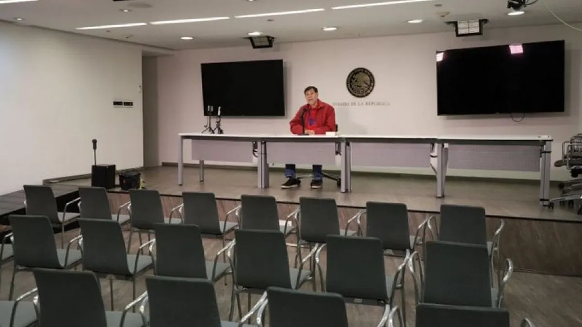 Dejan solo a Noroña en conferencia tras llamar 'fascista' a la viuda de Carlos Manzo