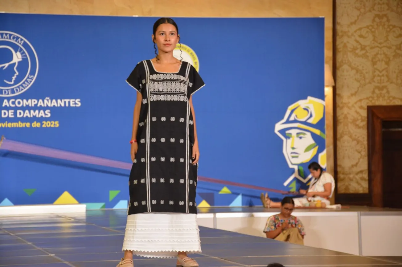 Artesanos de Guerrero exhiben textiles y joyería en Acapulco durante convención minera