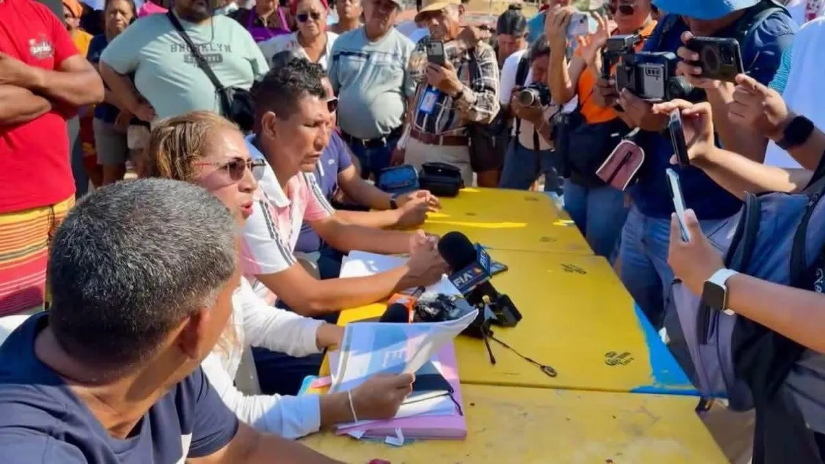 Continúa protesta en Puerto Marqués; piden diálogo y respeto a acuerdos con Fonatur